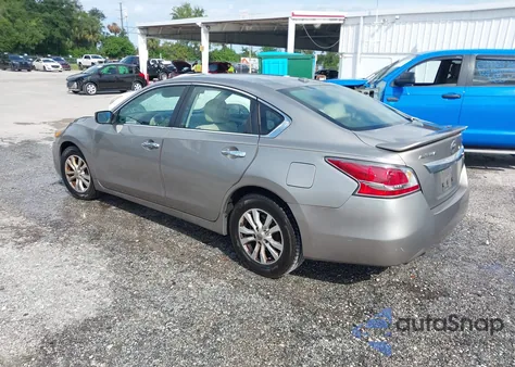 2015 Nissan Altima 2.5 S z USA, uszkodzony, nr VIN 1N4AL3AP1FC134599